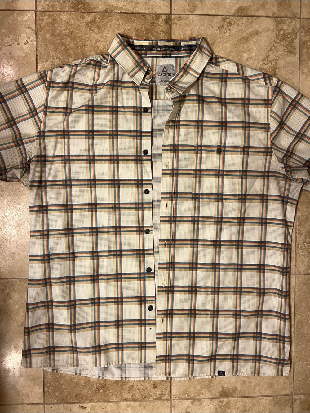 Men’s Ascend Plaid Short-Sleeve Shirt